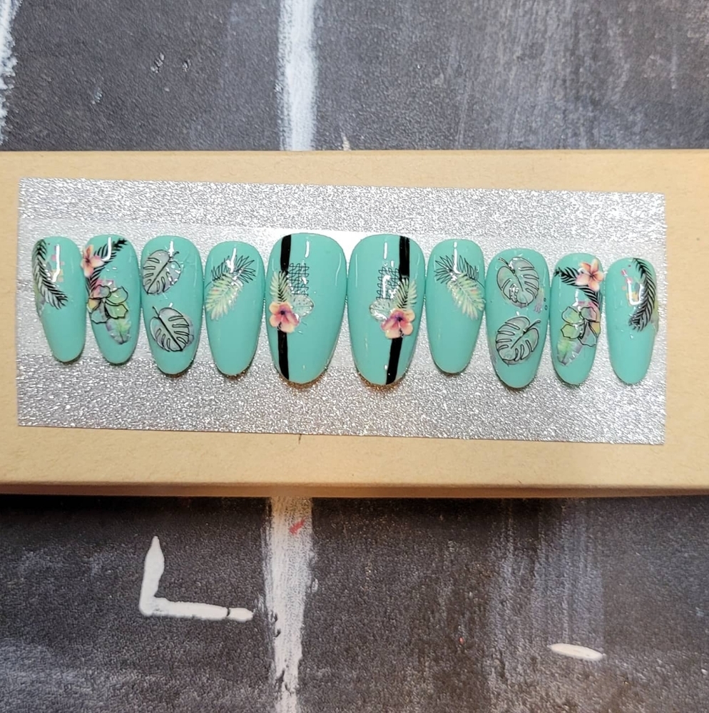 Press on nails